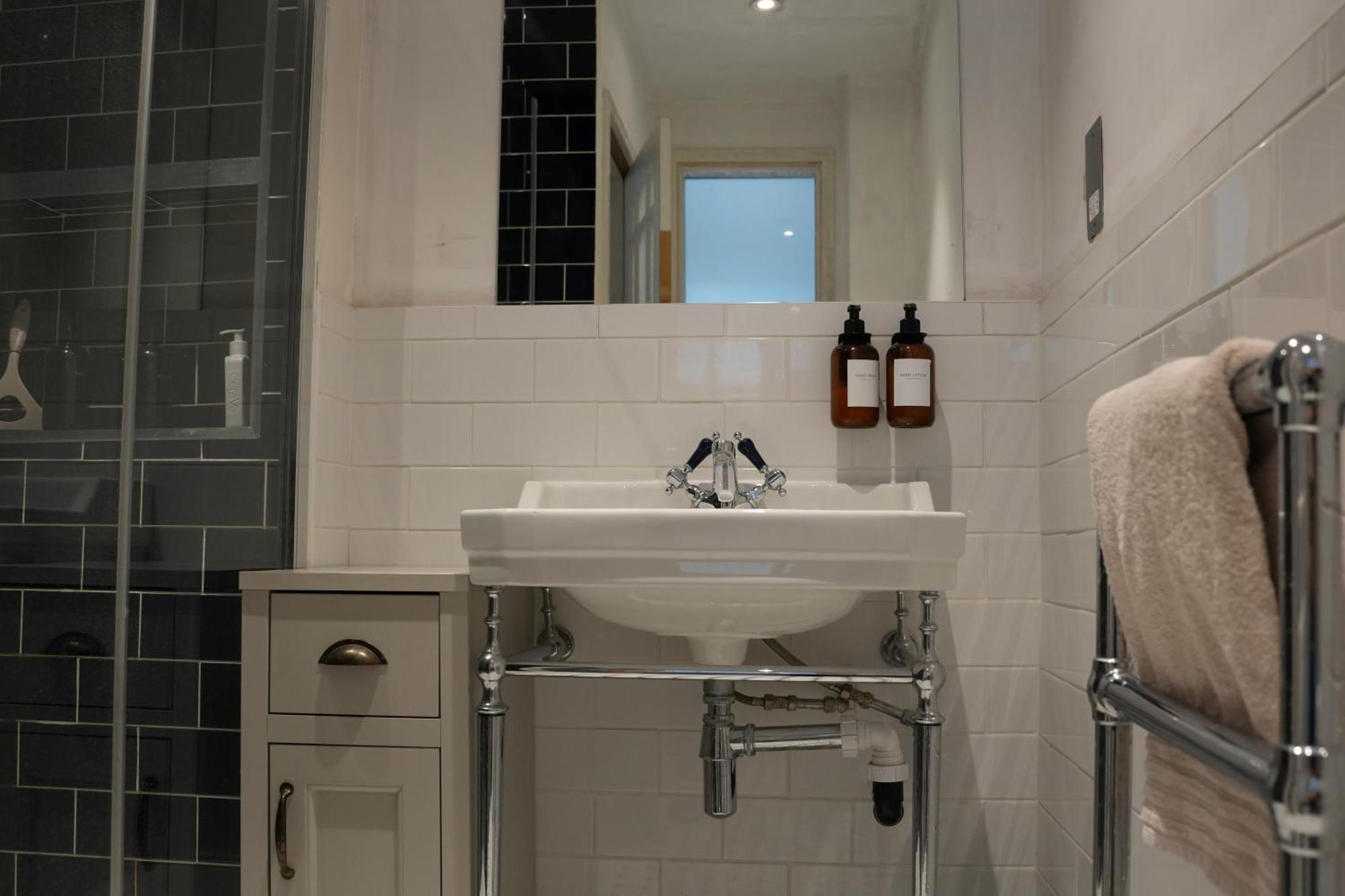 شقة Stylish-Brockley-Entire Place لندن المظهر الخارجي الصورة